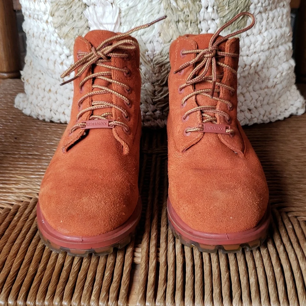 Timberland waterproof boots, girls size 2.5, rust